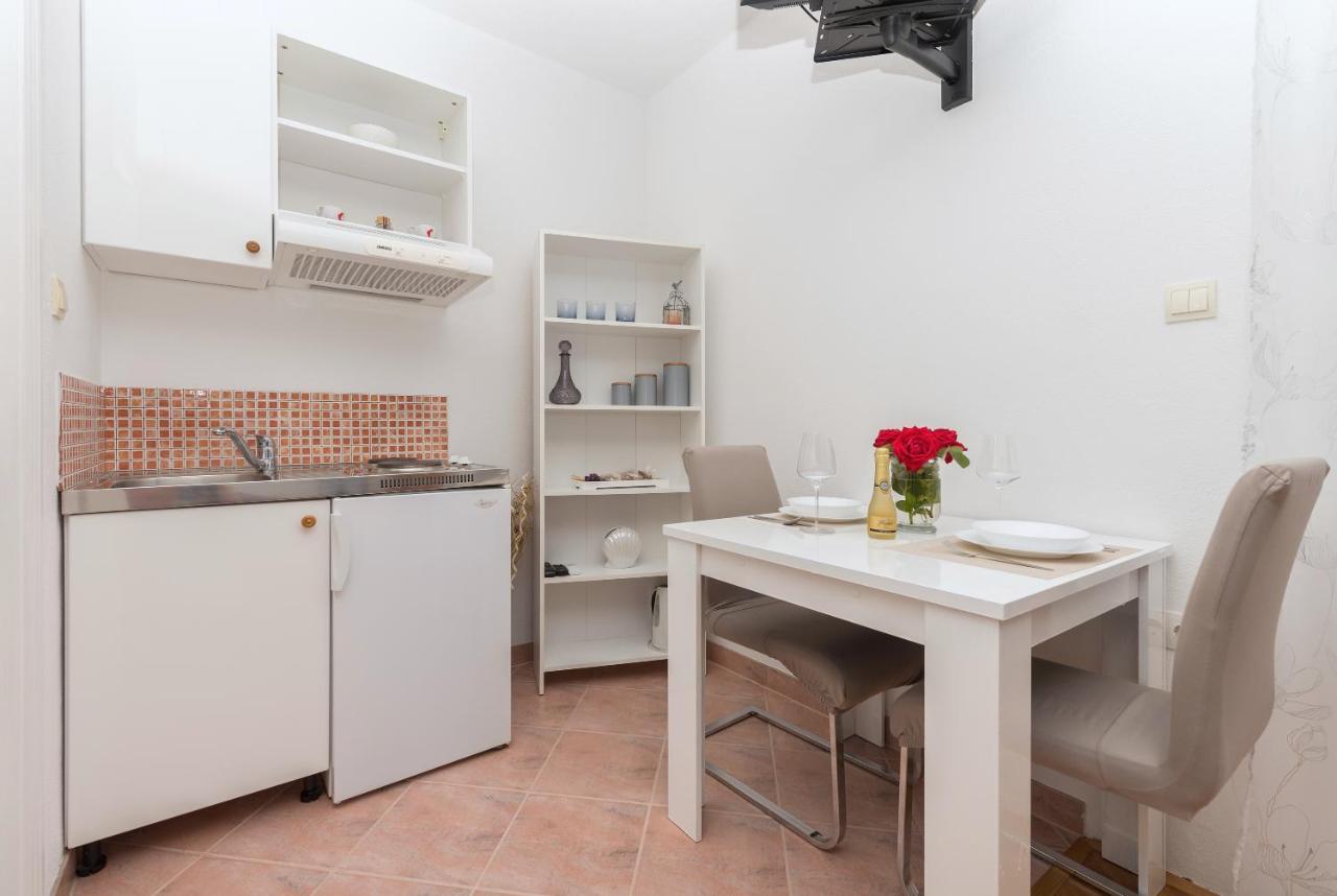 Skiljini Dvori - Studio-Apartman 1 Макарска Экстерьер фото